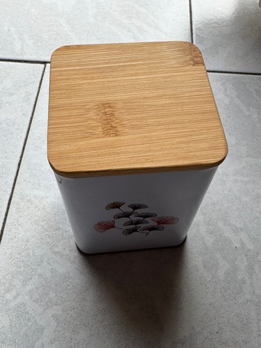 Boite métal carrée avec
