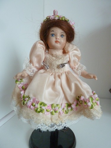 Poupée toute porcelaine - toute,