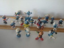 Lot de 18 figurines Les