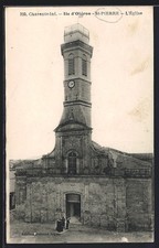 Old postcard Saint-Pierre-d'Oléron, the church with its bell tower and clock 