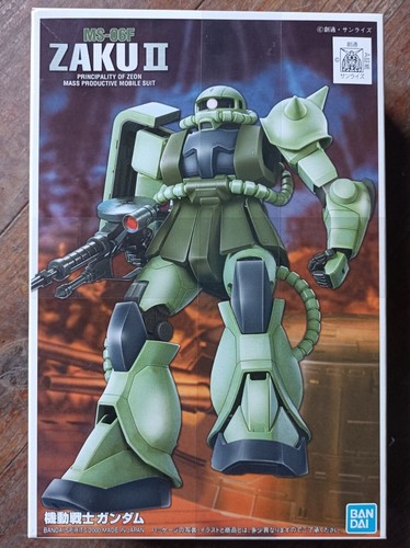Model kit gunpla - gundam, zaku