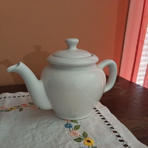 Théière ancienne porcelaine