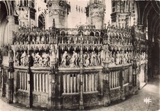 28 CHARTRES CHOIR FENCE STATUES