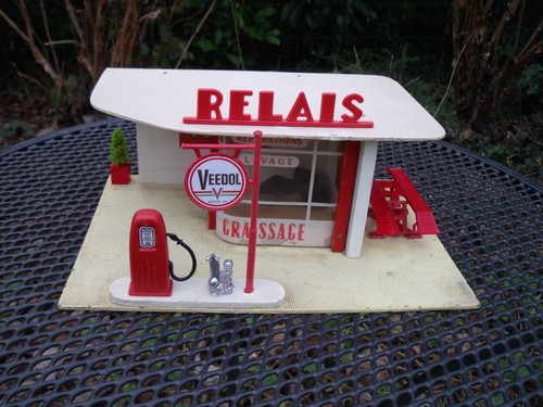 Beau petit garage veedol - beau,