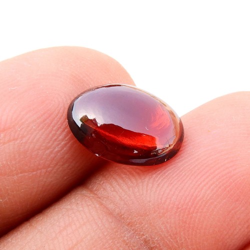 Cabochon grenat rouge naturel