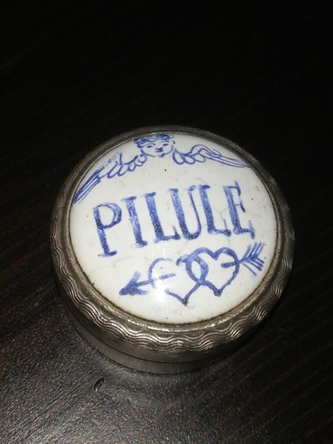 Boite pilules ancienne en - ancienne,