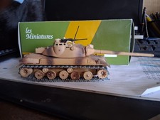 chars et véhicules militaires