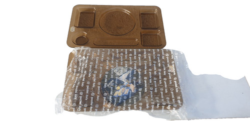 Deux plateaux repas - , en