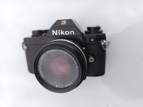 Nikon 50mm 1 8 series - 50mm,