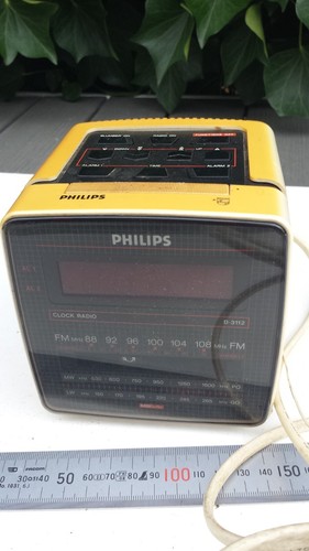 Ancien radio réveil vintage