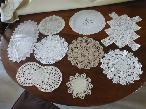Lot napperons en dentelle - de, 9