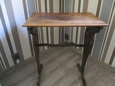 Emile Gallé Table signée - Décor de motifs floraux - Ecole de  Nancy