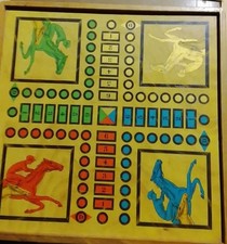 Ancienne boite petits chevaux