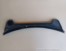 2326939 Grille de pare-brise