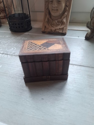 élégante petite boite - , en