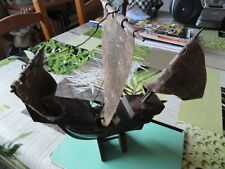 Très ancienne maquette de voilier à restaurer