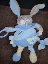 doudou peluche lapin bleu et