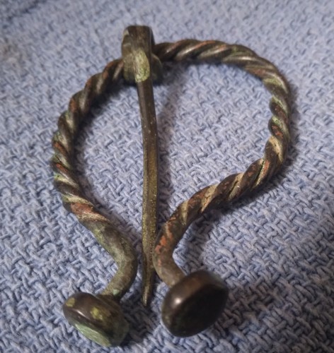 Broche torsadee epoque viking - broche,
