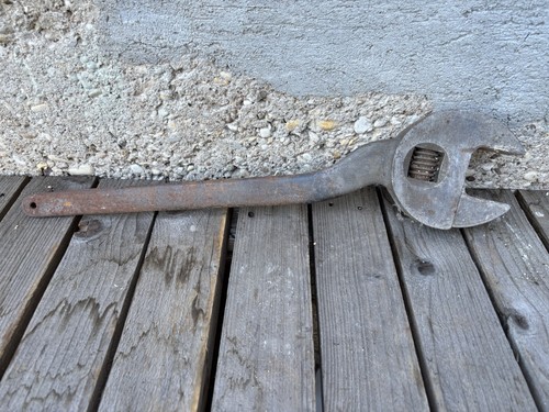 Ancienne clé molette - ancienne,