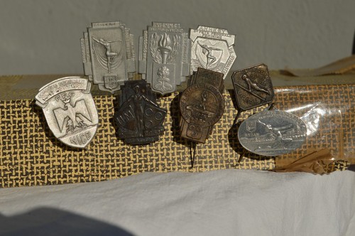 Lot insignes anciens - lot,