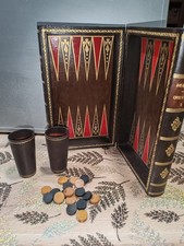 Ancien coffret boîte à secrets cachette faux Livre Jeux Backgammon 