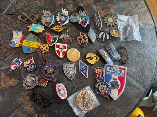 Lot insignes militaires - 35,