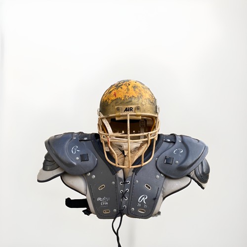 Casque épaulière de - casque, et