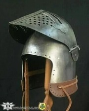 Ancien casque de chevalier