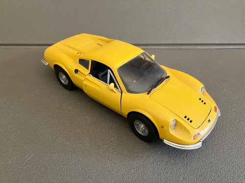 Ancienne voiture miniature - ancienne,