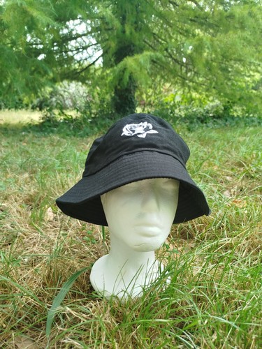 Bob noir rose brodée main