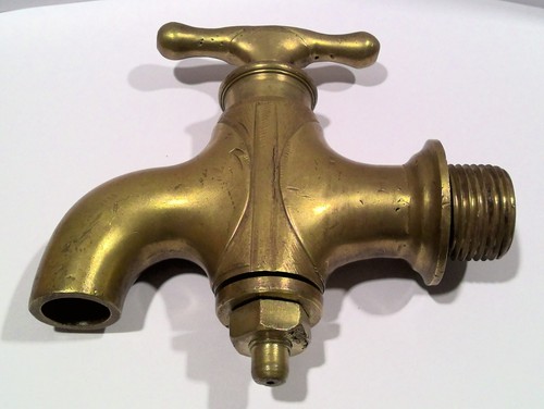 Ancien gros robinet cannelle - gros,