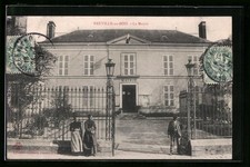 Old postcard Neuville-au-Bois, La Mairie 