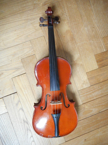 Ancien beau violon - et,