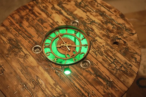 Table basse touret horloge