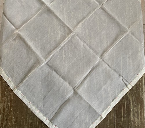 Petite nappe crème brodée - nappe,