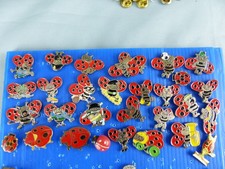 Lot de 29 PINS coccinelle