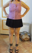 jupe courte et petit haut couleur noir et mauve  taille 36-38