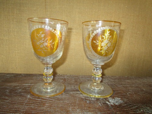 Jolis verres anciens en - 2,
