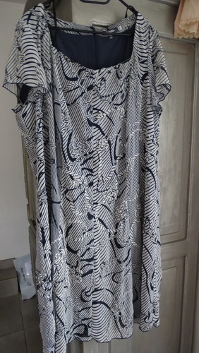 Robe neuve taille de - taille,