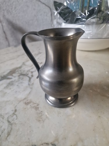 Petit pot pichet - un,