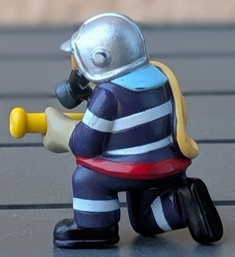 Figurine pompier avec lance - figurine,