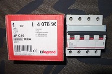 DISJONCTEUR TETRAPOLAIRE 10A