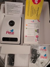 COMPLETE Petzi Wi-Fi Pet Camera W Treat Dispenser Pre-Owned Cat Dog Sitter App
