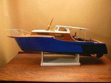 BELLE MAQUETTE D'UN BATEAU VEDETTE DE PLAISANCE - Radiocommandé