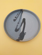 assiette en céramique signé