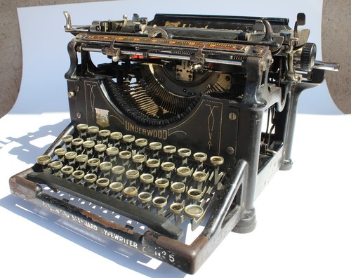 Ancienne machine ecrire - ancienne, a