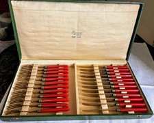 Charmant et rare service à