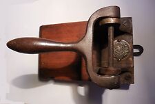 ANCIENNE PERFORATRICE DE