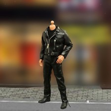 Vêtements de Figurines, Tenue