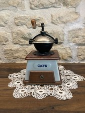 Ancien moulin à café en